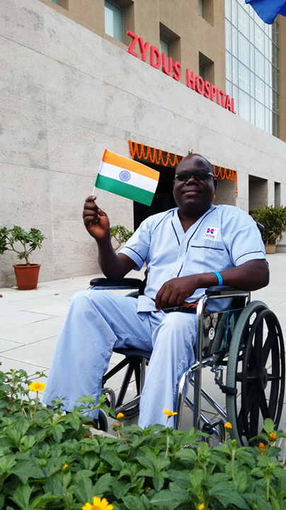 Mr. Simon Alfred Ongolo, 46yrs old who has traveled all the way from Juba to seek treatment for Total Hip Replacement at Zydus Hospitals encountered an emotional moment at the hospital recently.
After witnessing war & blood shed all these years, being a part of the 69th Independence day celebrations at #ZydusHospitals, tears and emotions associated with freedom and independence rolled down his eyes.